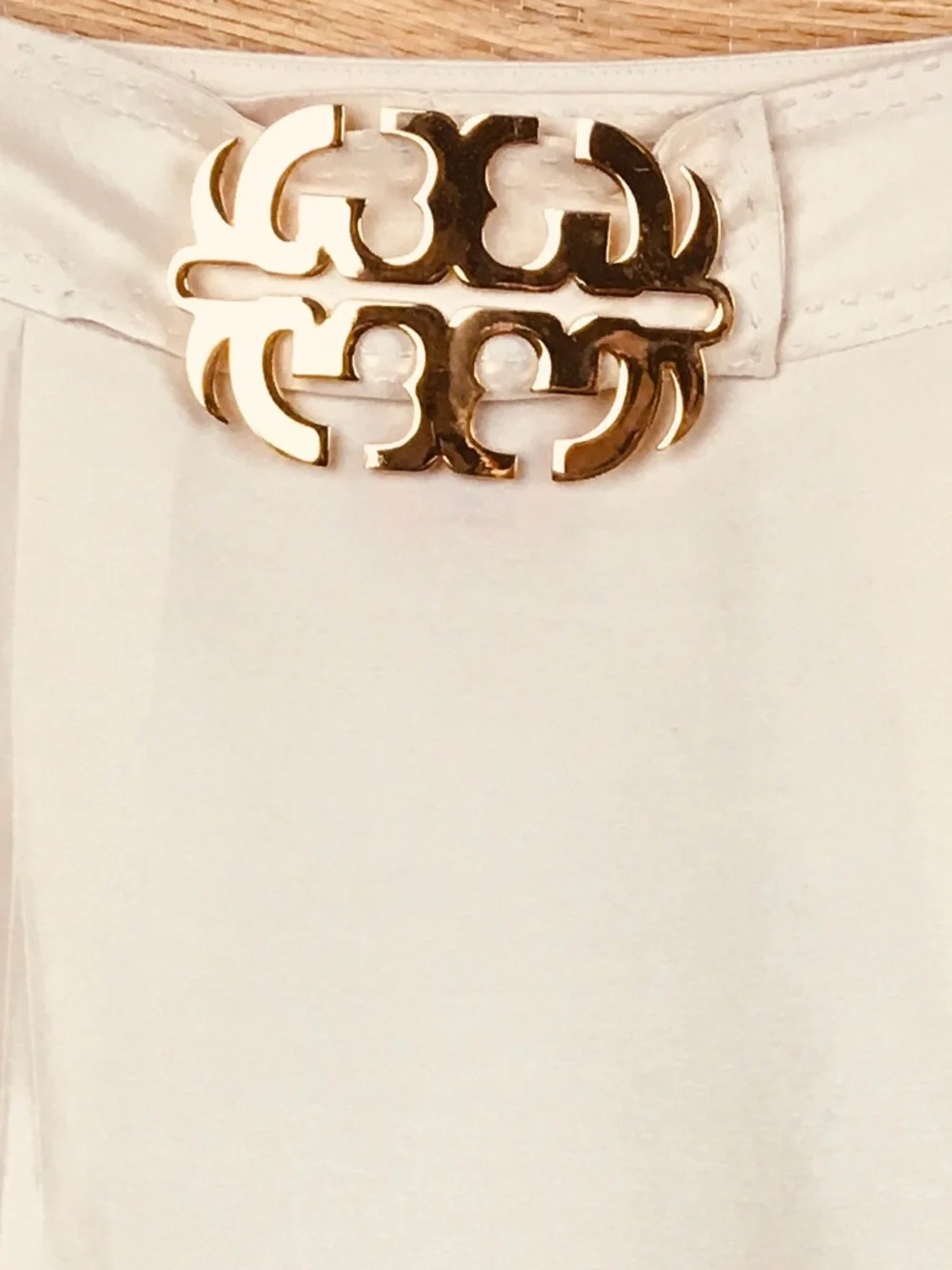 Tory Burch Cream 100% Silk Mini Skirt Gold Double T Logo Buckle Size 2